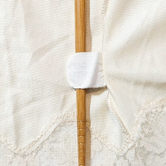 VTG EUC 70's Romantic Floral Lace Edge Trim Elastic Waist Half Slip Sz. S Ivory - Picture 3 of 7